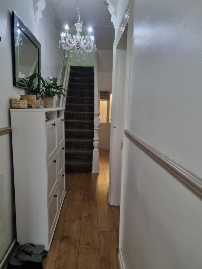 Private Luxury Double Room In Кардифф Экстерьер фото