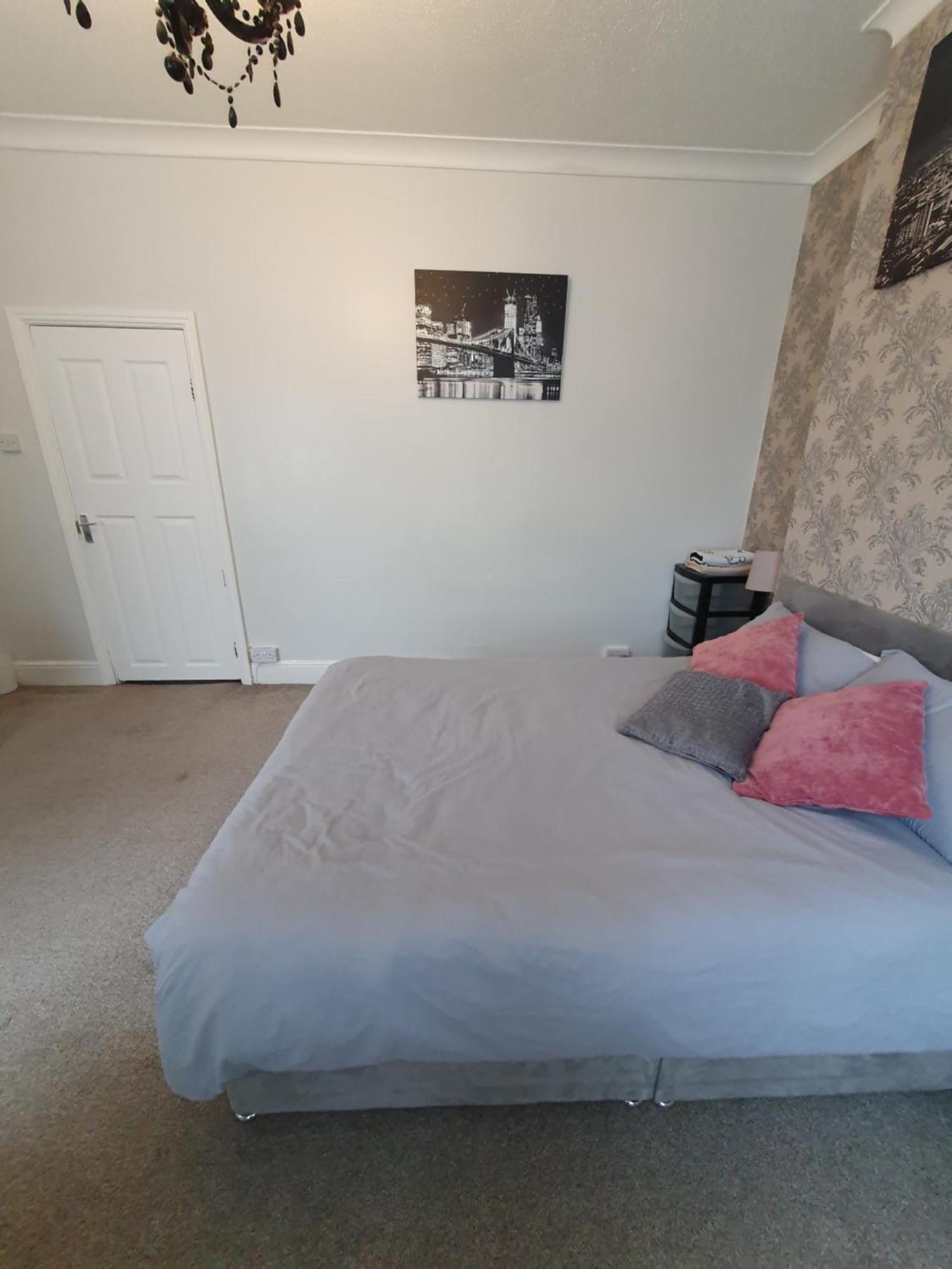 Private Luxury Double Room In Кардифф Экстерьер фото